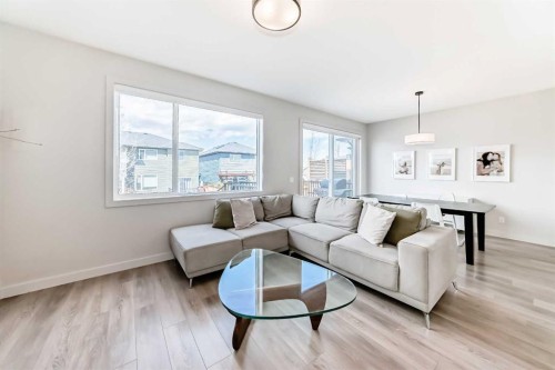 81 Willow Court, Cochrane, AB - Indoor Photo Showing Living Room
