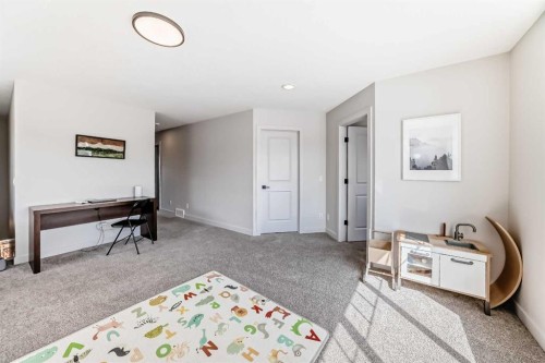 81 Willow Court, Cochrane, AB - Indoor Photo Showing Bedroom