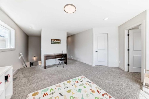 81 Willow Court, Cochrane, AB - Indoor Photo Showing Bedroom