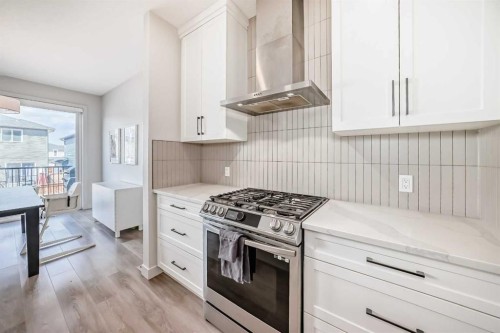 81 Willow Court, Cochrane, AB - Indoor Photo Showing Kitchen With Upgraded Kitchen