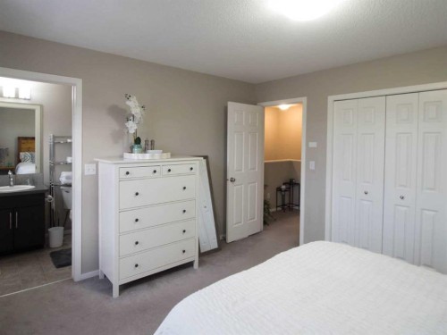 304 Chaparral Valley Square Se, Calgary, AB - Indoor Photo Showing Bedroom