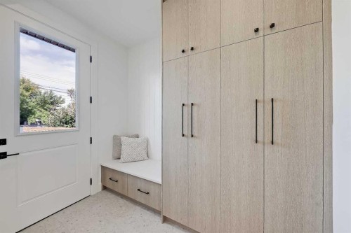 520 22 Avenue Nw, Calgary, AB - Indoor Photo Showing Other Room