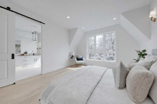 520 22 Avenue Nw, Calgary, AB - Indoor Photo Showing Bedroom