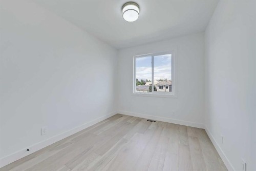 520 22 Avenue Nw, Calgary, AB - Indoor Photo Showing Other Room