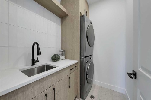 520 22 Avenue Nw, Calgary, AB - Indoor Photo Showing Laundry Room