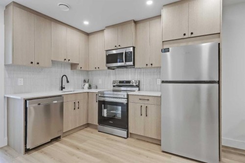 520 22 Avenue Nw, Calgary, AB - Indoor Photo Showing Kitchen