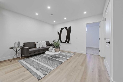 520 22 Avenue Nw, Calgary, AB - Indoor