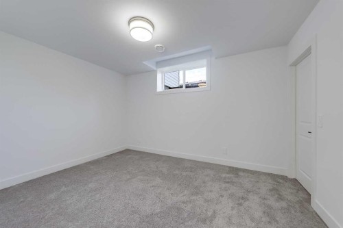 520 22 Avenue Nw, Calgary, AB - Indoor Photo Showing Other Room