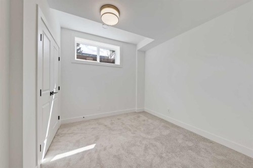 520 22 Avenue Nw, Calgary, AB - Indoor Photo Showing Other Room