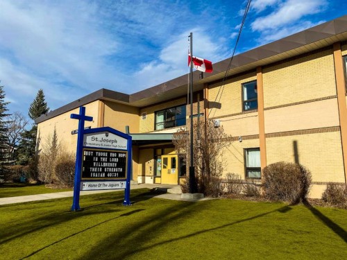 520 22 Avenue Nw, Calgary, AB - Outdoor