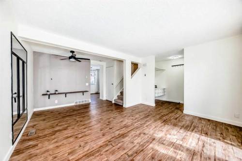25 Erin Ridge Road Se, Calgary, AB - Indoor Photo Showing Other Room