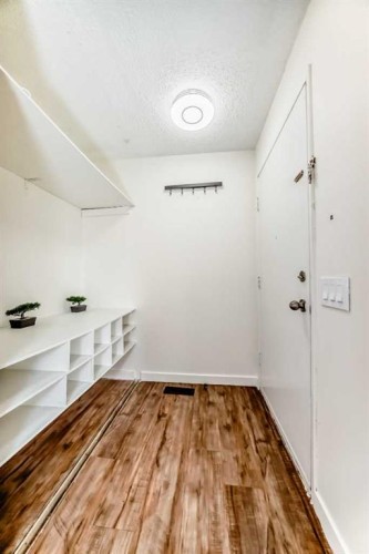 25 Erin Ridge Road Se, Calgary, AB - Indoor Photo Showing Other Room