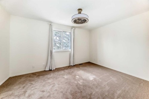25 Erin Ridge Road Se, Calgary, AB - Indoor Photo Showing Other Room