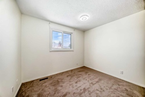 25 Erin Ridge Road Se, Calgary, AB - Indoor Photo Showing Other Room