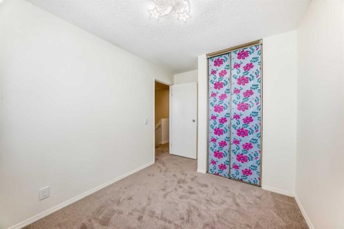 25 Erin Ridge Road Se, Calgary, AB - Indoor Photo Showing Other Room