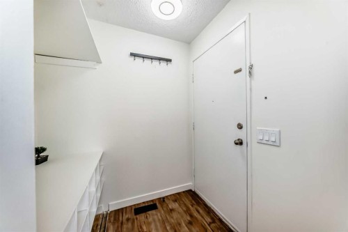 25 Erin Ridge Road Se, Calgary, AB - Indoor Photo Showing Other Room