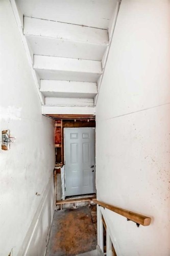 25 Erin Ridge Road Se, Calgary, AB - Indoor Photo Showing Other Room