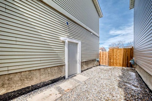 25 Erin Ridge Road Se, Calgary, AB - Outdoor With Exterior