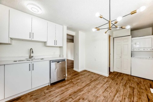 25 Erin Ridge Road Se, Calgary, AB - Indoor Photo Showing Other Room