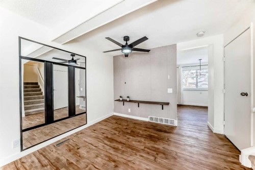 25 Erin Ridge Road Se, Calgary, AB - Indoor Photo Showing Other Room