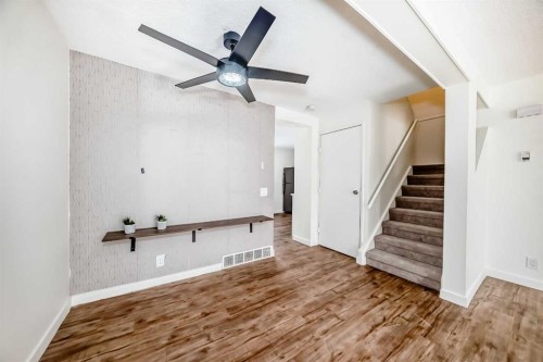 25 Erin Ridge Road Se, Calgary, AB - Indoor Photo Showing Other Room