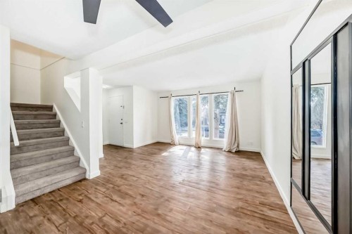 25 Erin Ridge Road Se, Calgary, AB - Indoor Photo Showing Other Room