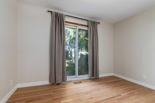 840 Raynard Crescent Se, Calgary, AB - Indoor Photo Showing Other Room