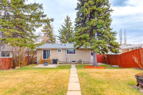 840 Raynard Crescent Se, Calgary, AB - Outdoor