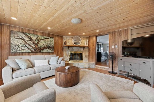 828 West Chestermere, Chestermere, AB 