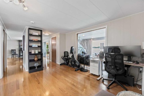 828 West Chestermere, Chestermere, AB 