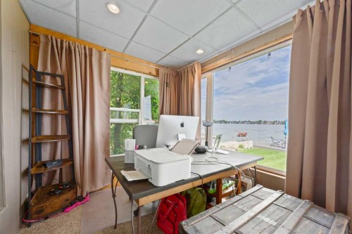 828 West Chestermere, Chestermere, AB 
