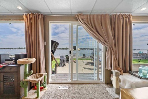 828 West Chestermere, Chestermere, AB 