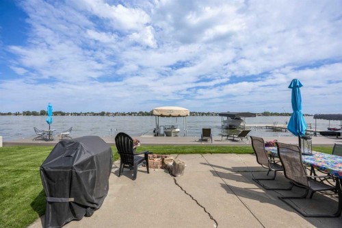 828 West Chestermere, Chestermere, AB 
