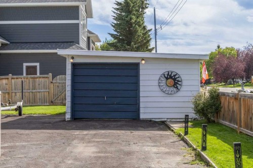 828 West Chestermere, Chestermere, AB 