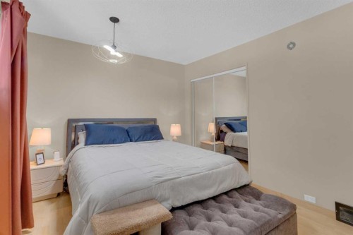 60 Dalhurst Way Nw, Calgary, AB - Indoor Photo Showing Bedroom