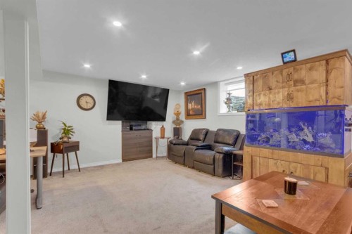 60 Dalhurst Way Nw, Calgary, AB - Indoor Photo Showing Other Room