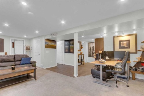 60 Dalhurst Way Nw, Calgary, AB - Indoor