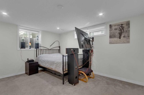 60 Dalhurst Way Nw, Calgary, AB - Indoor Photo Showing Bedroom