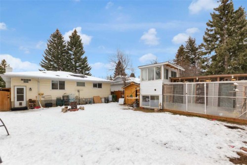 60 Dalhurst Way Nw, Calgary, AB - Outdoor