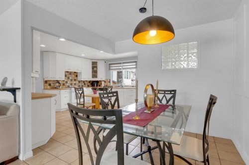 60 Dalhurst Way Nw, Calgary, AB - Indoor Photo Showing Dining Room