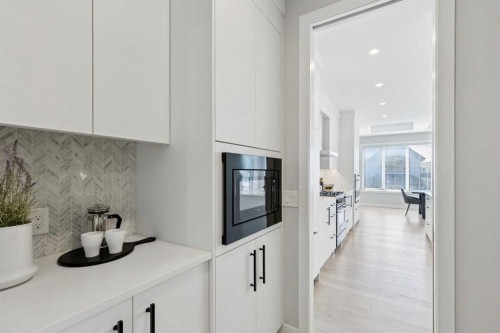 7865 8A Avenue Sw, Calgary, AB - Indoor Photo Showing Other Room