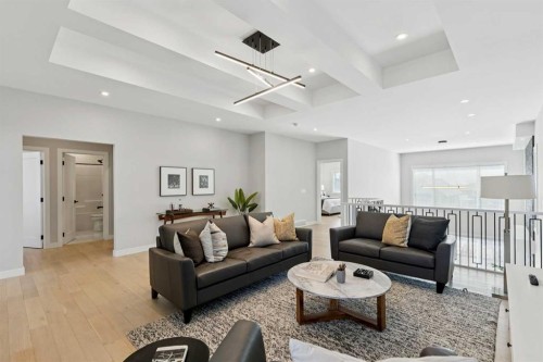 7865 8A Avenue Sw, Calgary, AB - Indoor Photo Showing Living Room