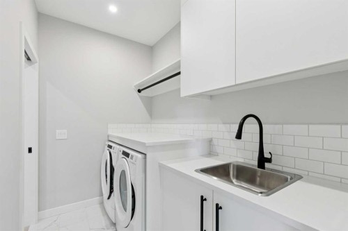 7865 8A Avenue Sw, Calgary, AB - Indoor Photo Showing Laundry Room