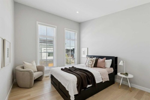 7865 8A Avenue Sw, Calgary, AB - Indoor Photo Showing Bedroom