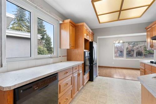 3228 Breen Crescent Nw, Calgary, AB - Indoor Photo Showing Kitchen