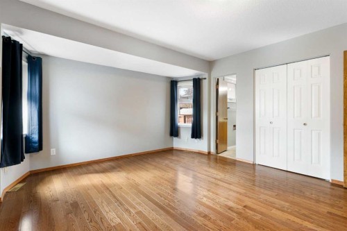 3228 Breen Crescent Nw, Calgary, AB - Indoor Photo Showing Other Room