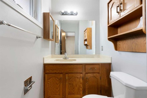 3228 Breen Crescent Nw, Calgary, AB - Indoor Photo Showing Bathroom