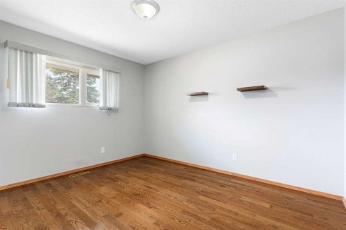 3228 Breen Crescent Nw, Calgary, AB - Indoor Photo Showing Other Room