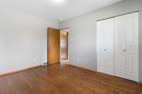 3228 Breen Crescent Nw, Calgary, AB - Indoor Photo Showing Other Room