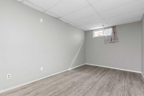 3228 Breen Crescent Nw, Calgary, AB - Indoor Photo Showing Other Room
